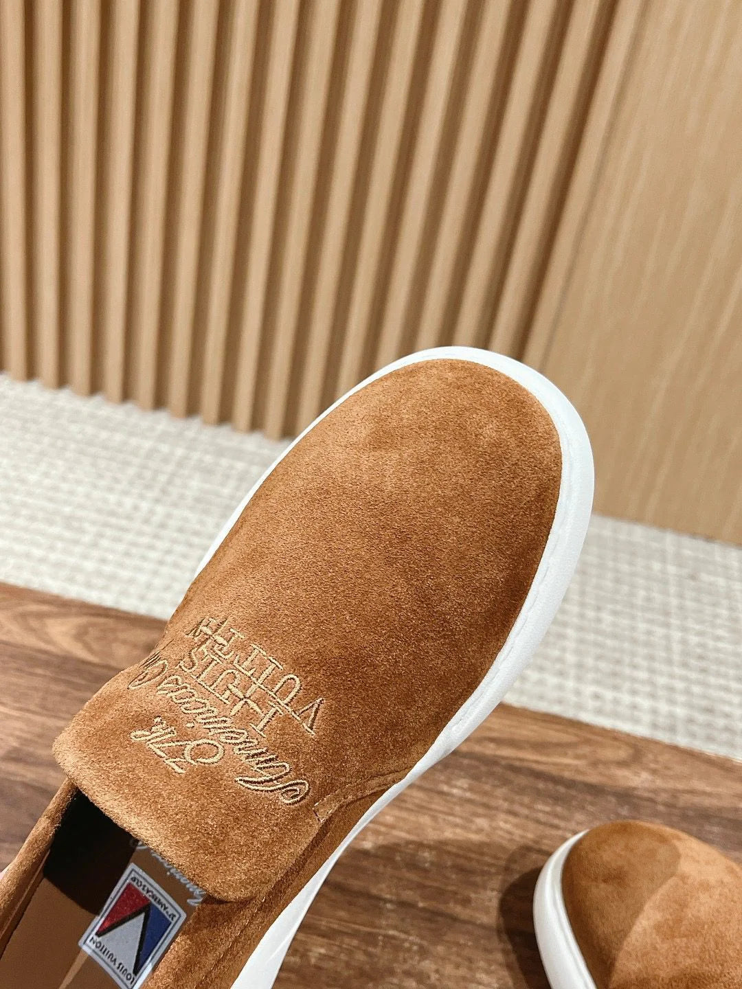 LV LOAFER