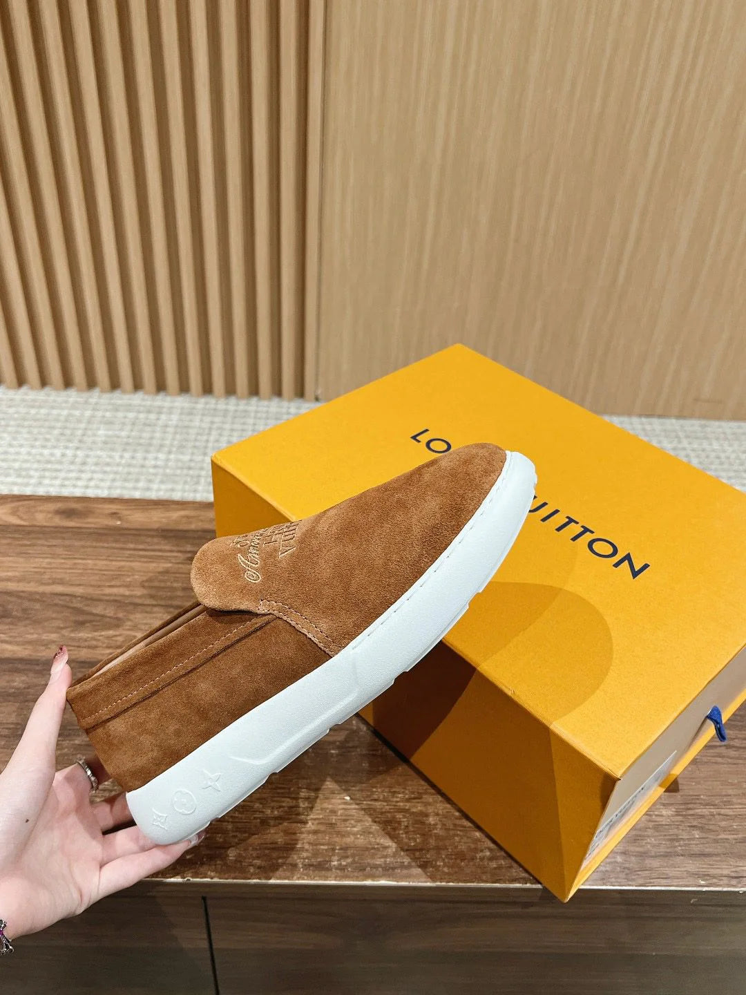LV LOAFER