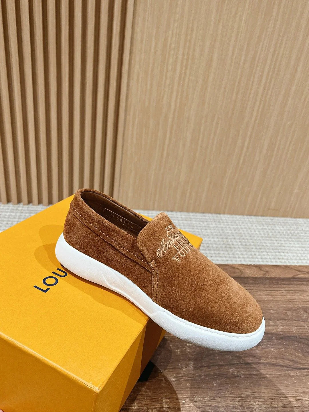LV LOAFER