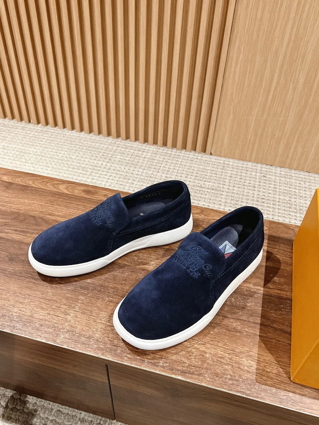 LV LOAFER