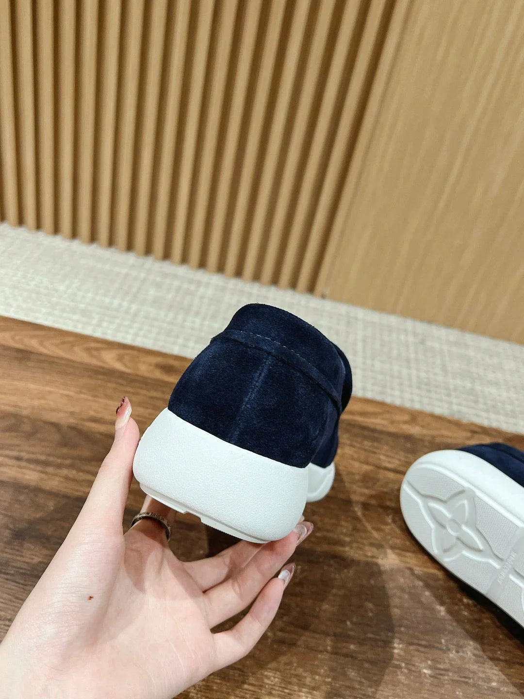 LV LOAFER