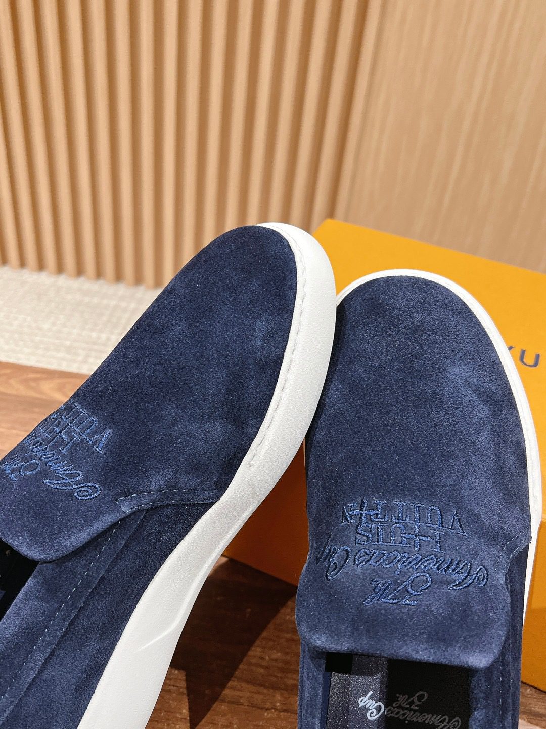 LV LOAFER