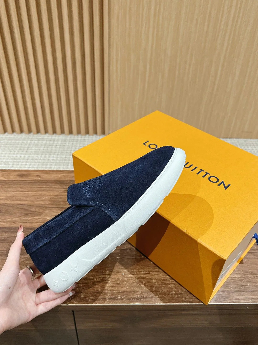 LV LOAFER