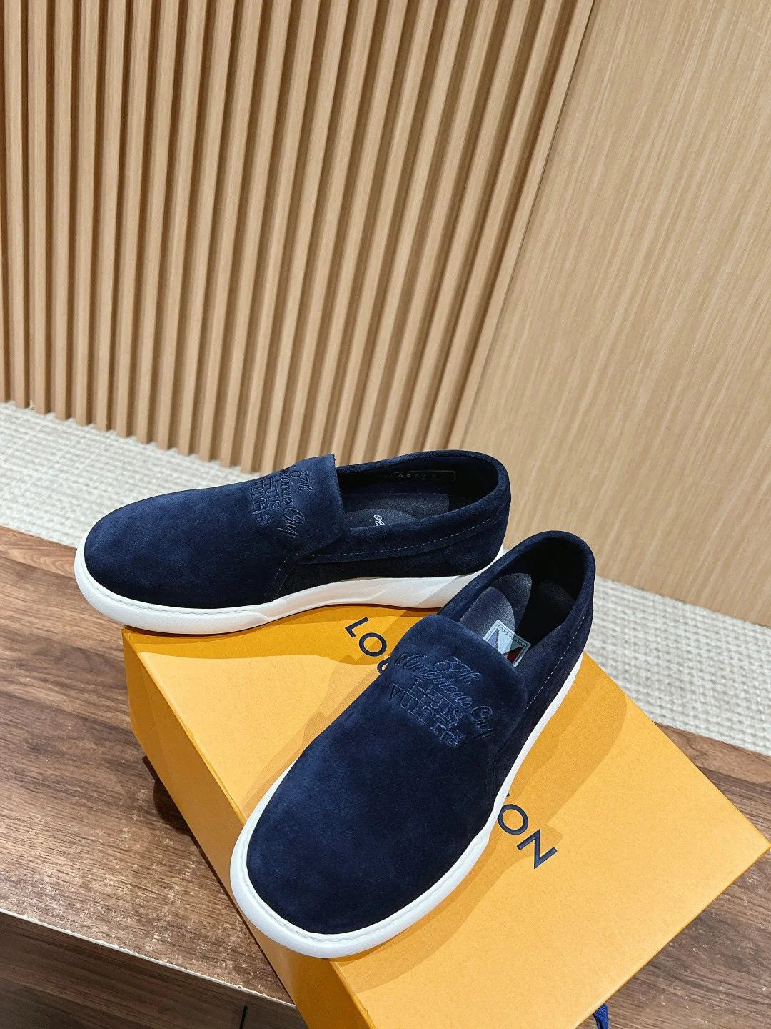 LV LOAFER