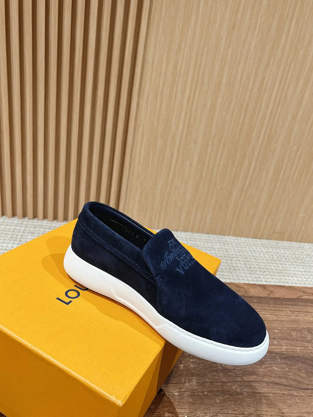 LV LOAFER