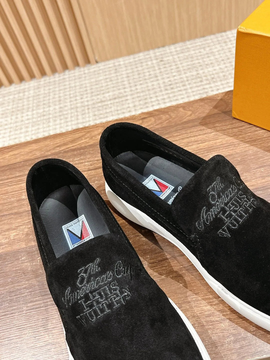 LV LOAFER