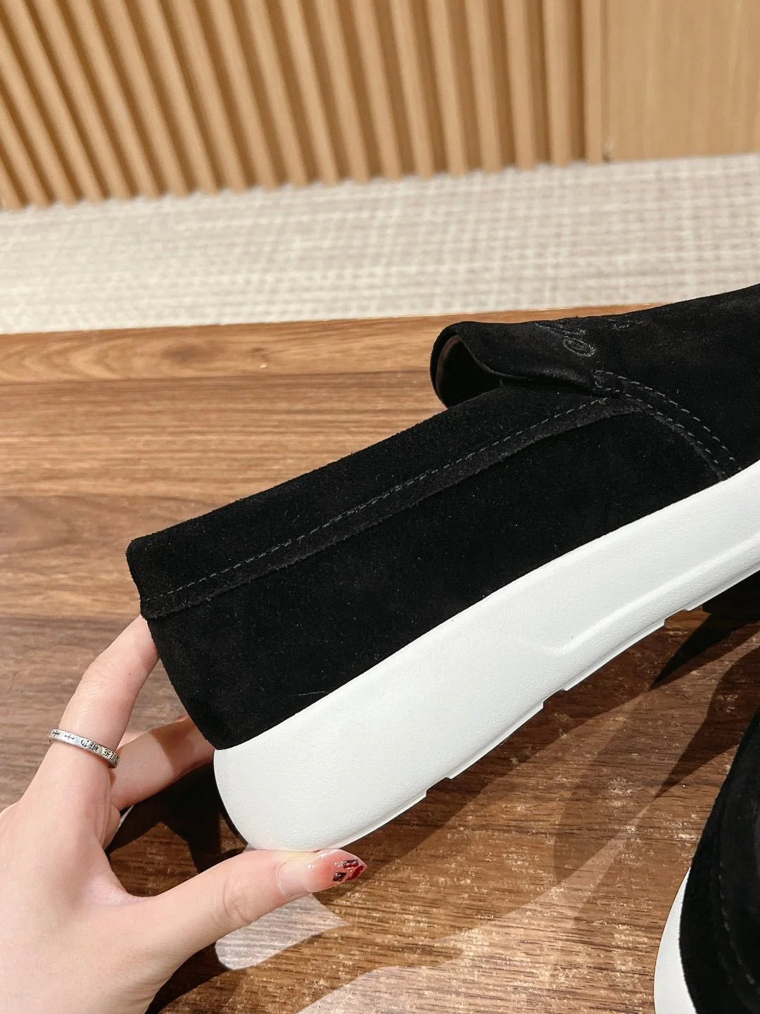 LV LOAFER