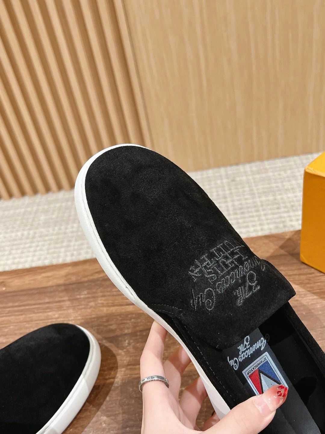 LV LOAFER