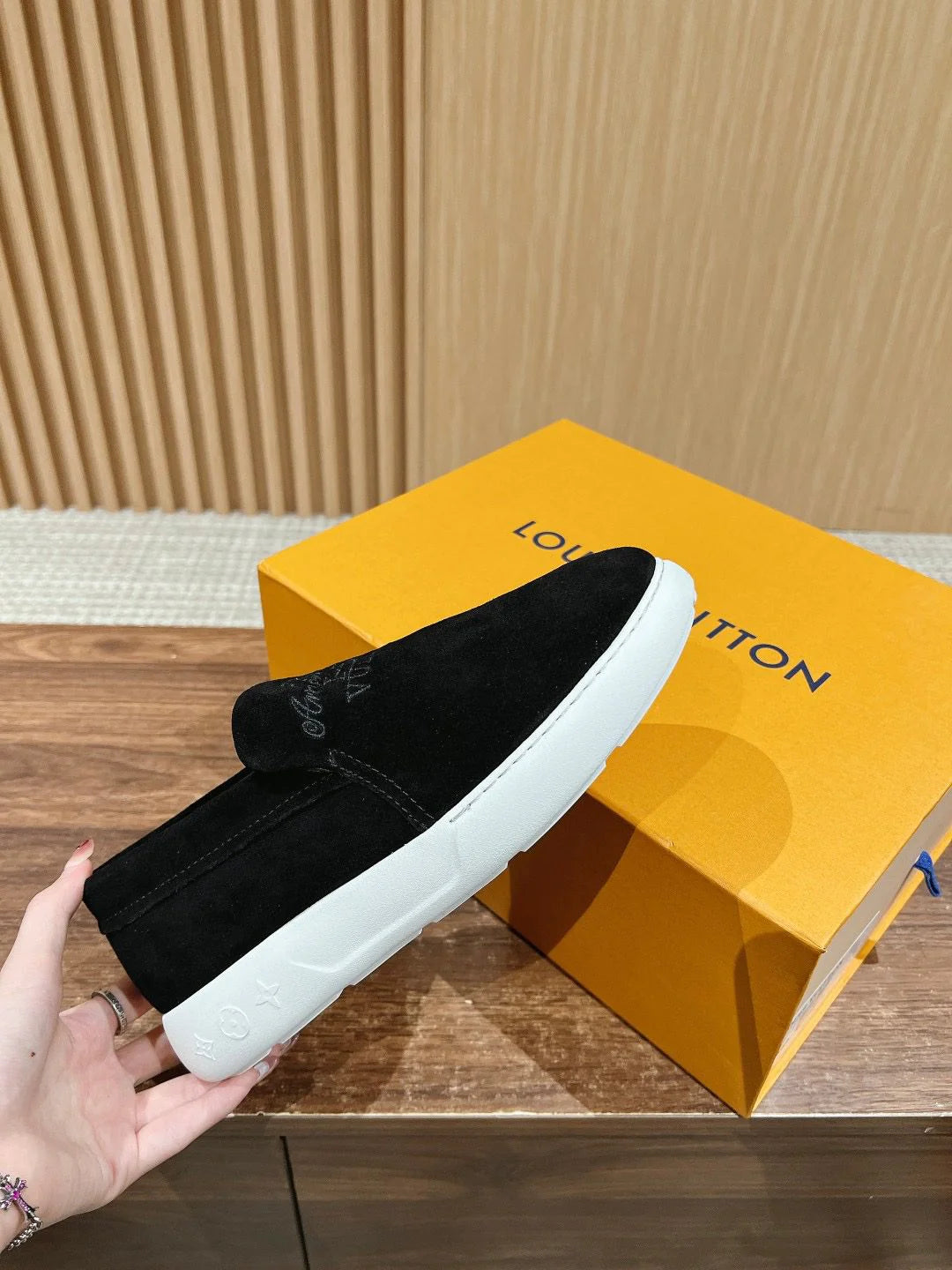 LV LOAFER