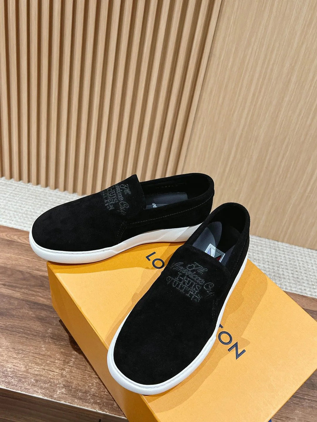 LV LOAFER
