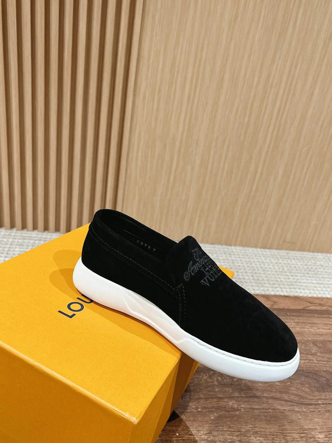 LV LOAFER