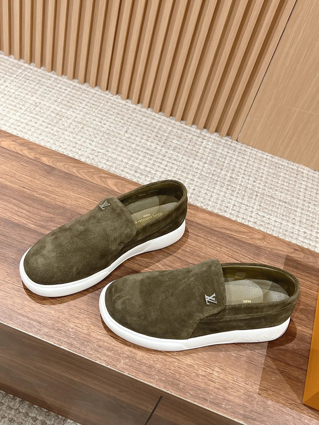 LV LOAFER