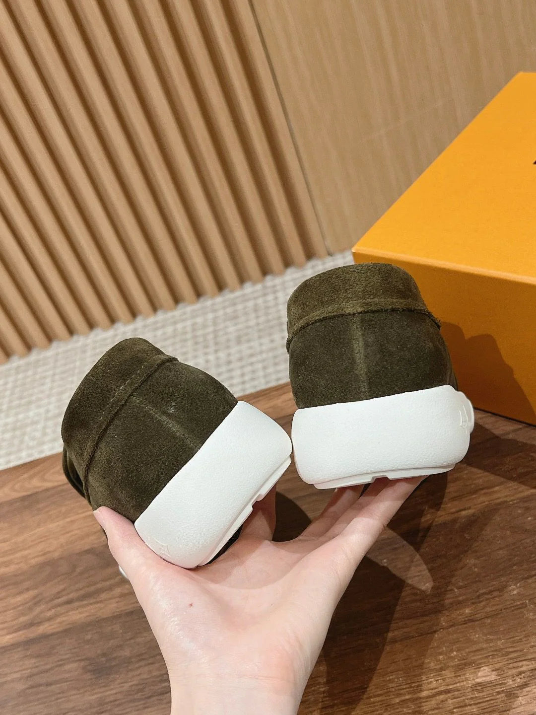 LV LOAFER