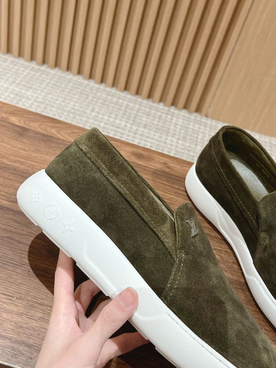 LV LOAFER