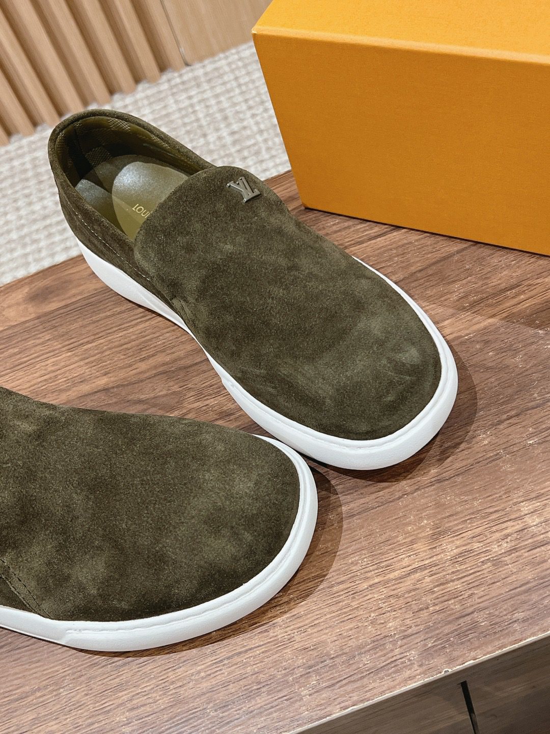 LV LOAFER