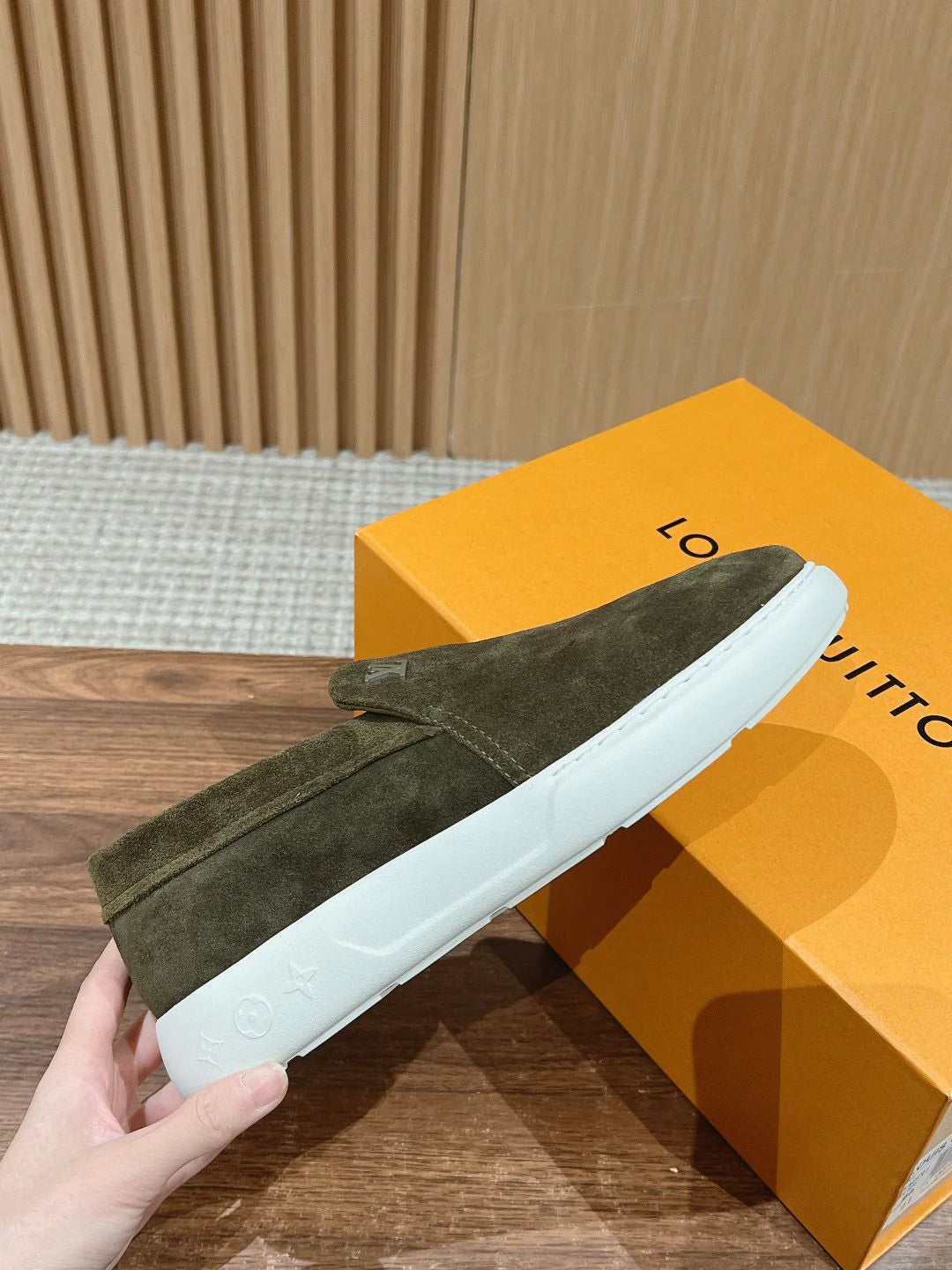 LV LOAFER