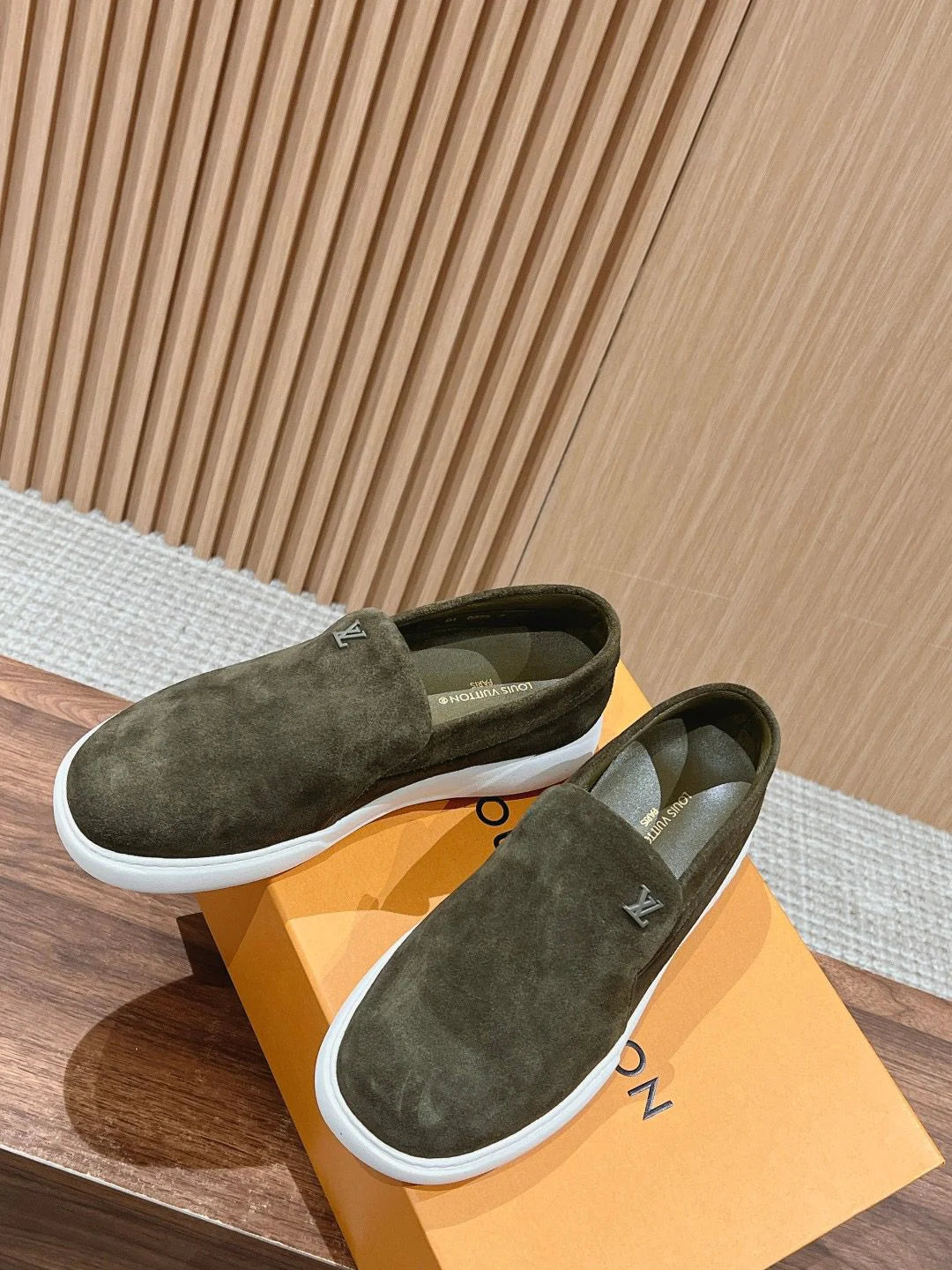 LV LOAFER