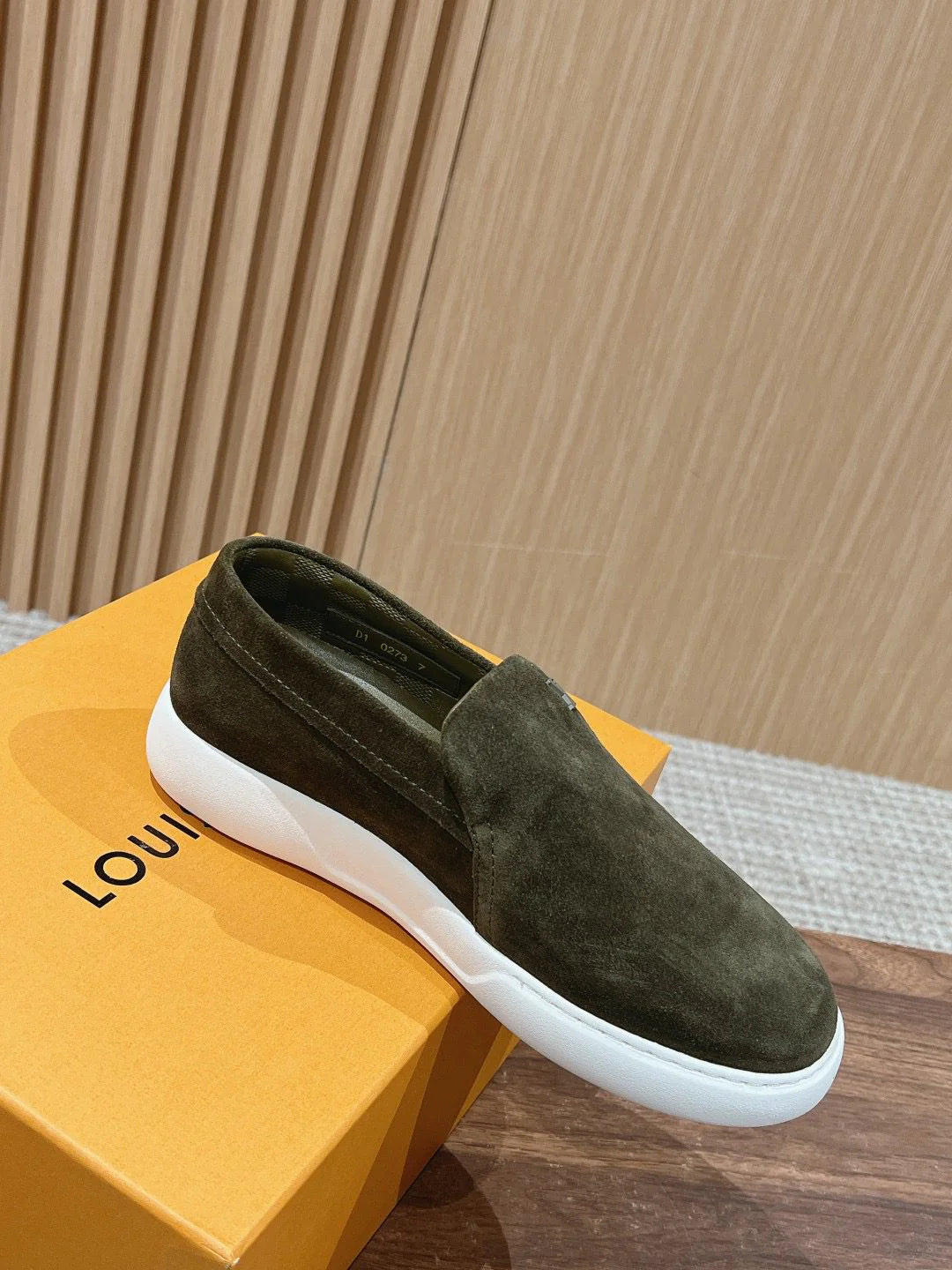 LV LOAFER
