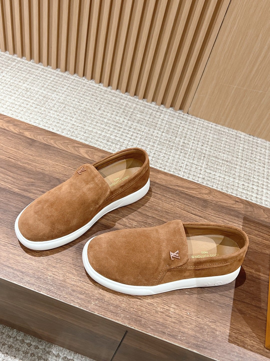 LV LOAFER