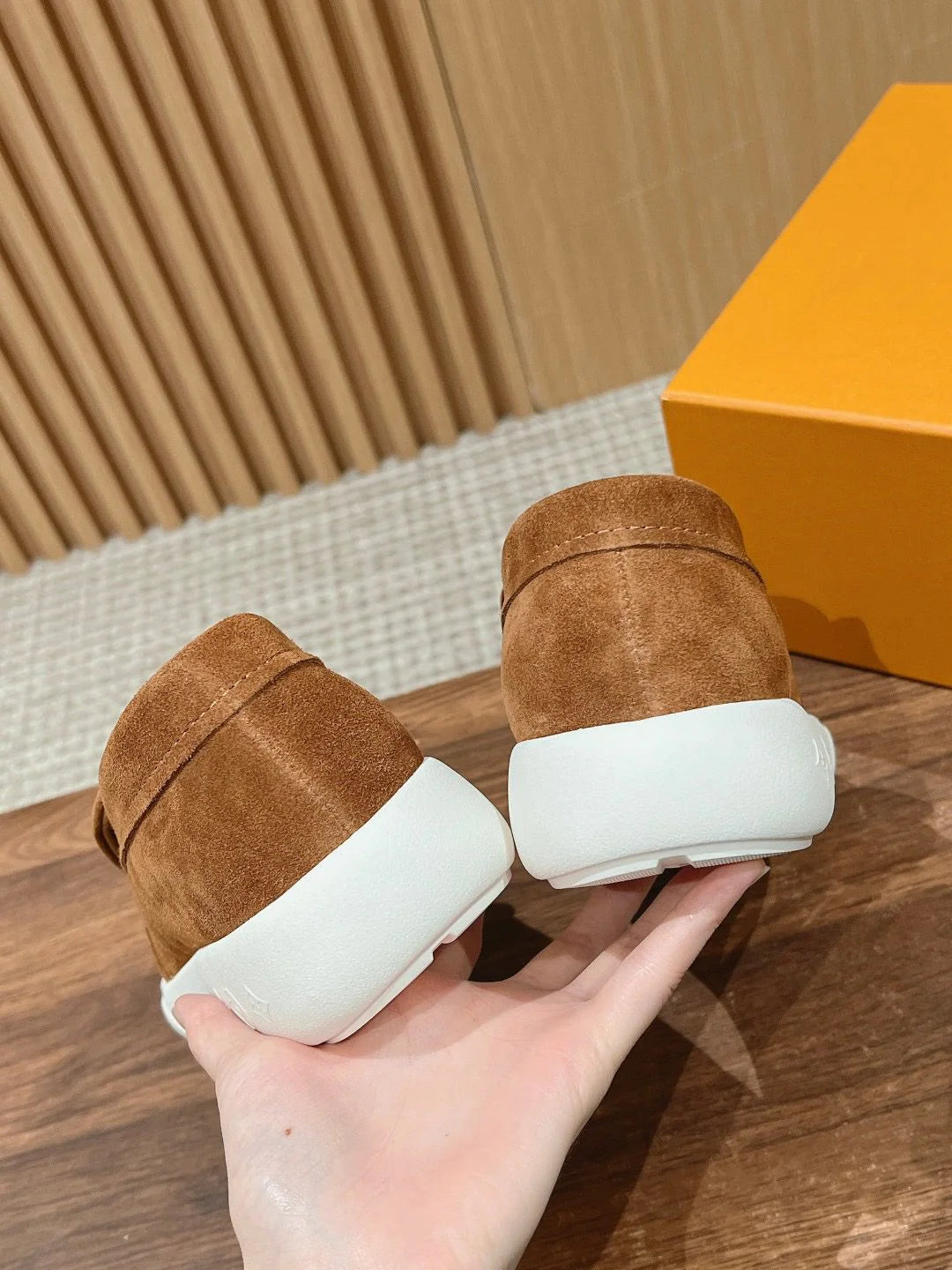 LV LOAFER