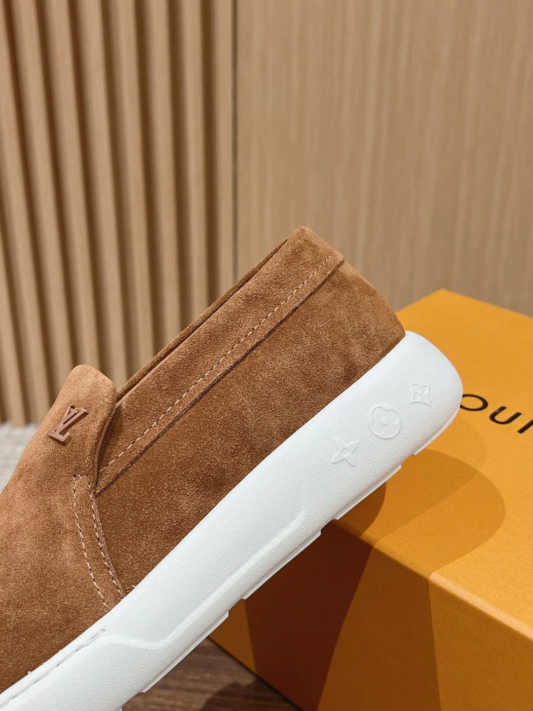 LV LOAFER