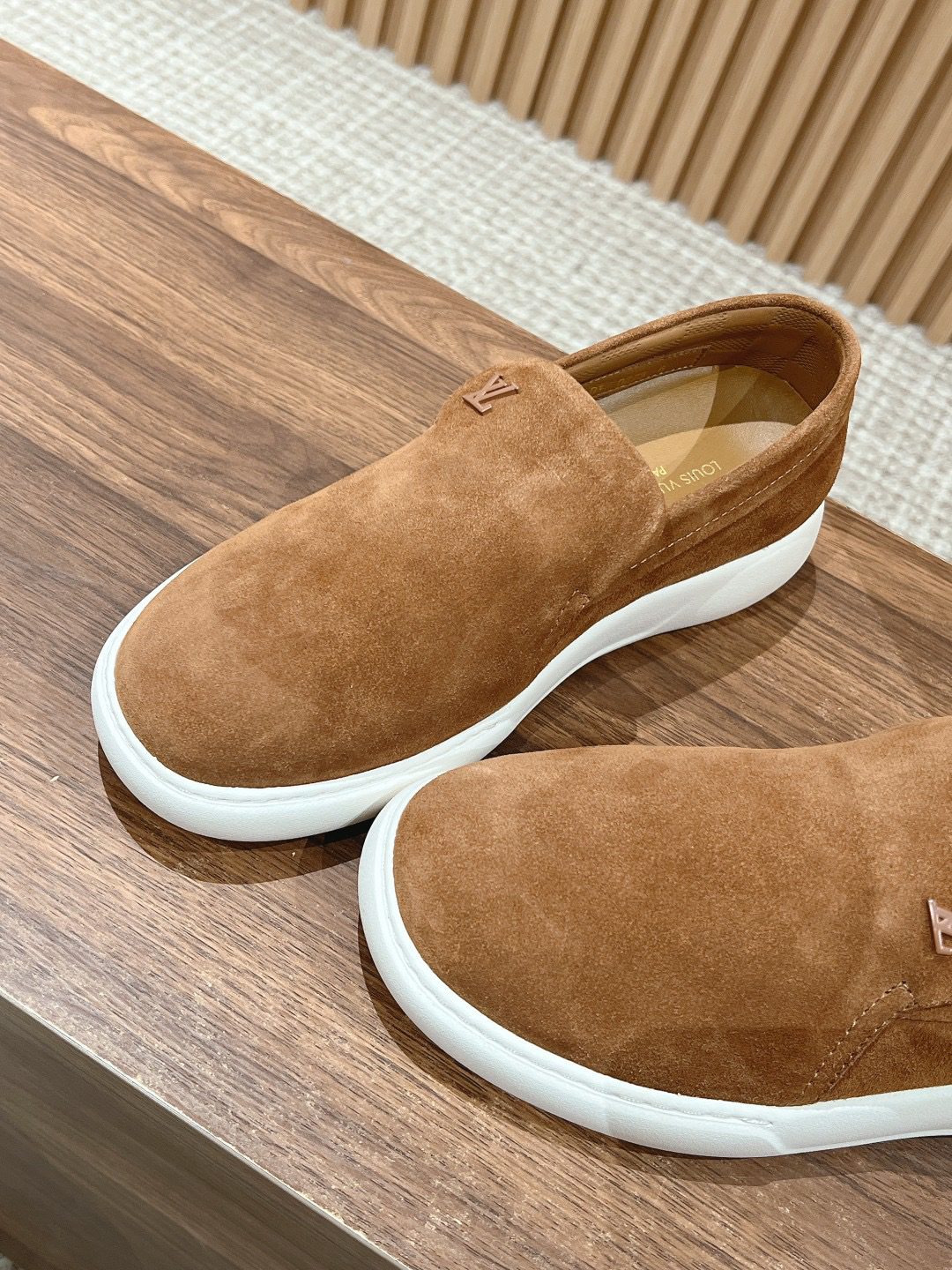LV LOAFER