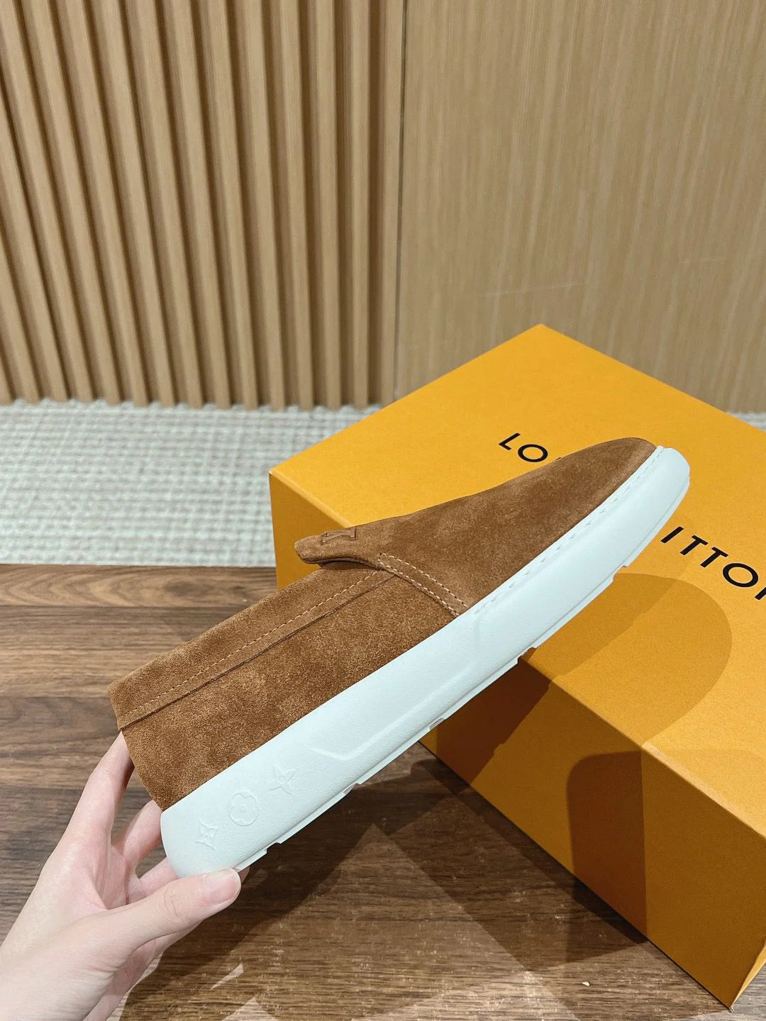 LV LOAFER