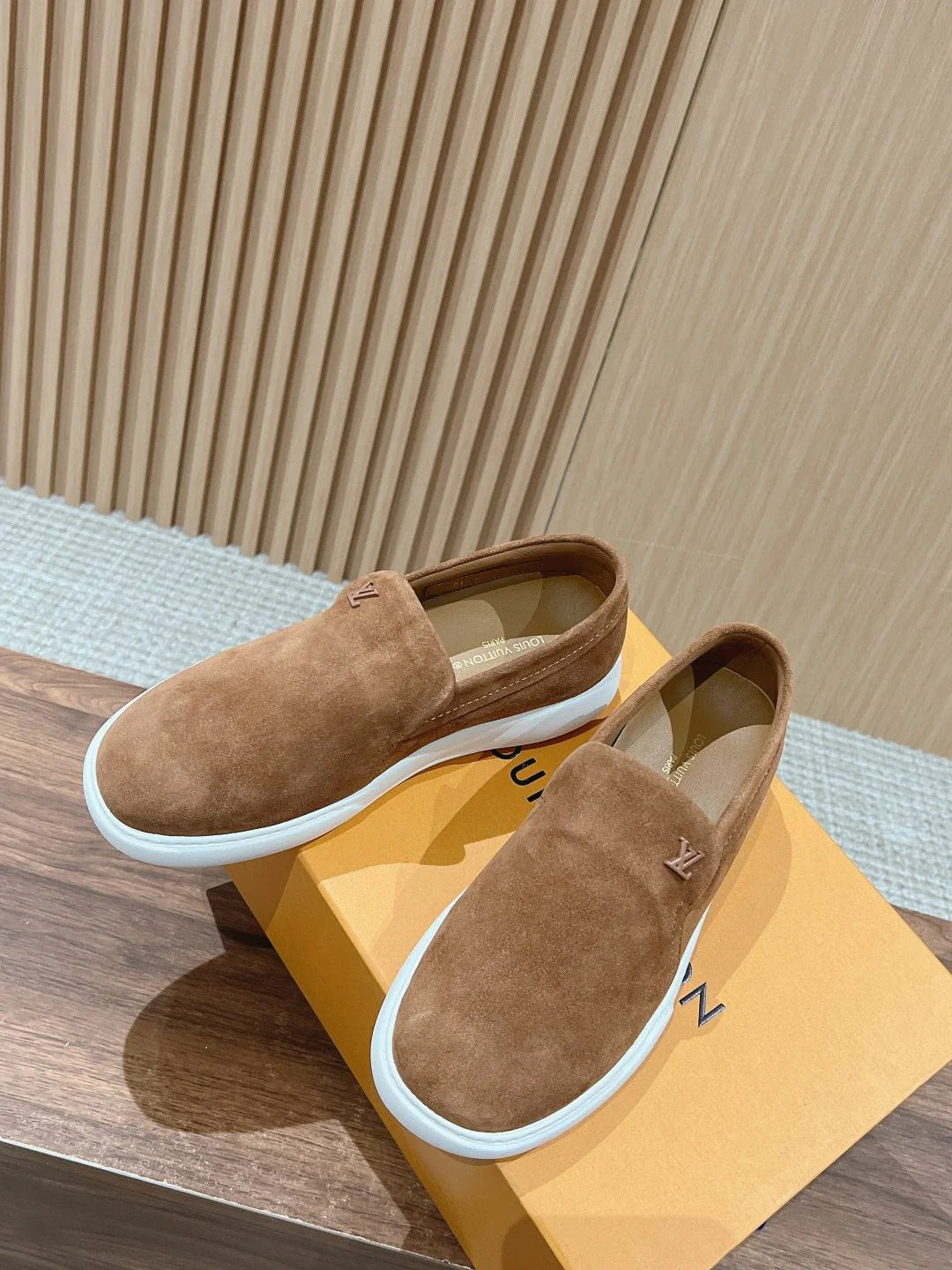 LV LOAFER