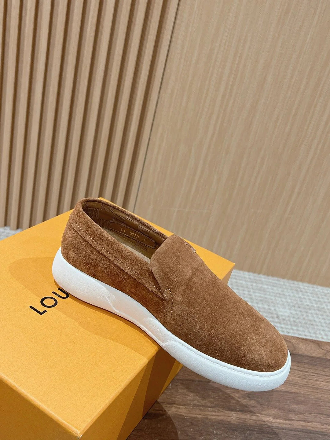 LV LOAFER