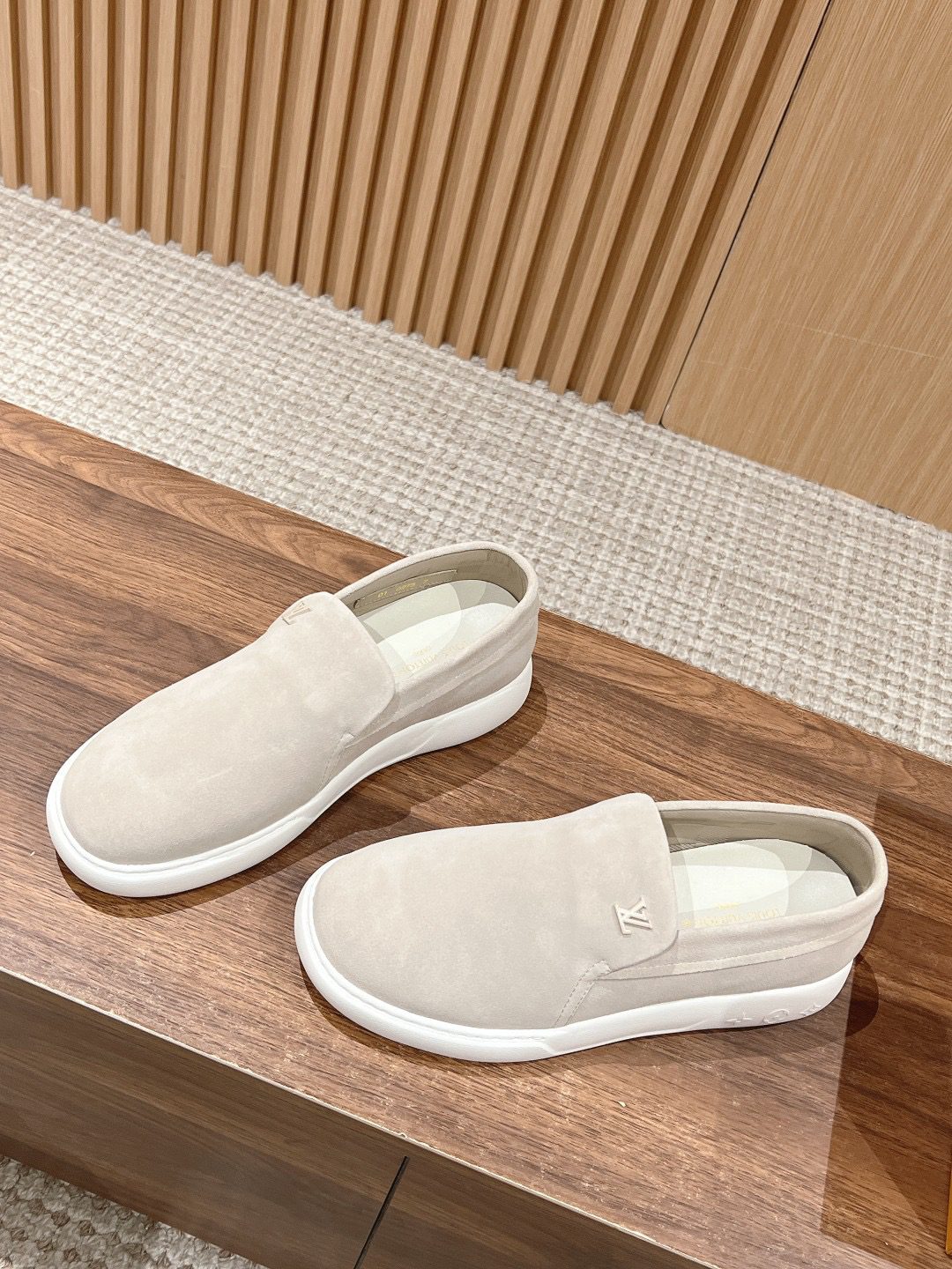 LV LOAFER
