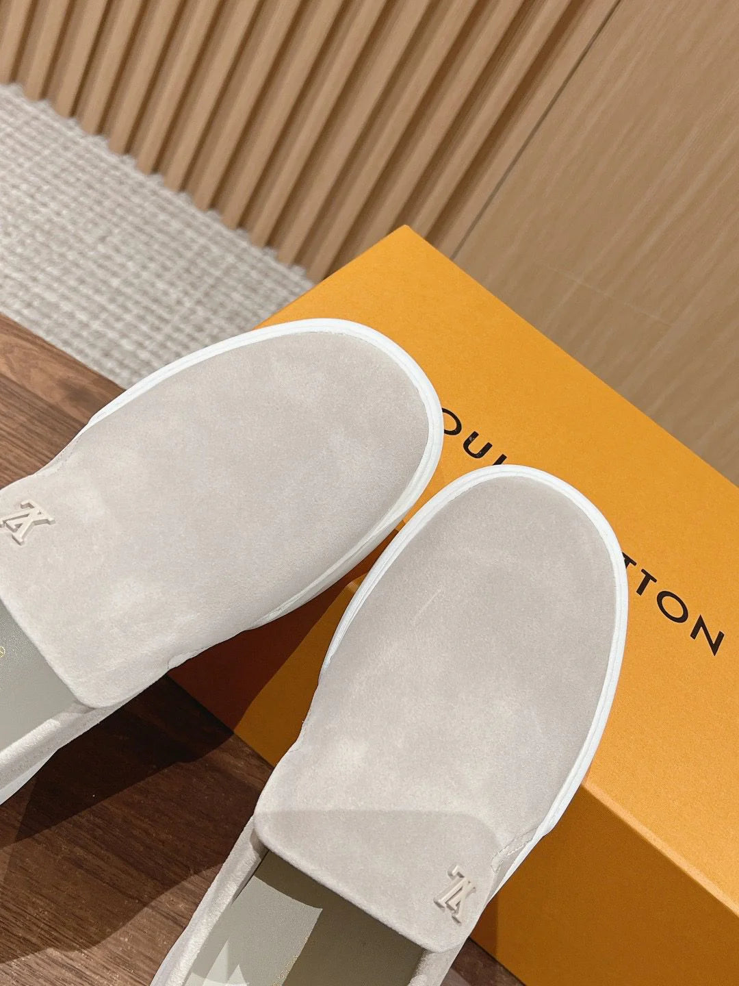 LV LOAFER