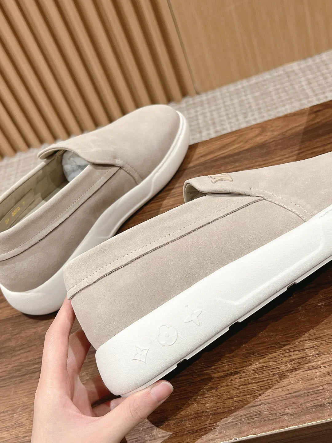 LV LOAFER