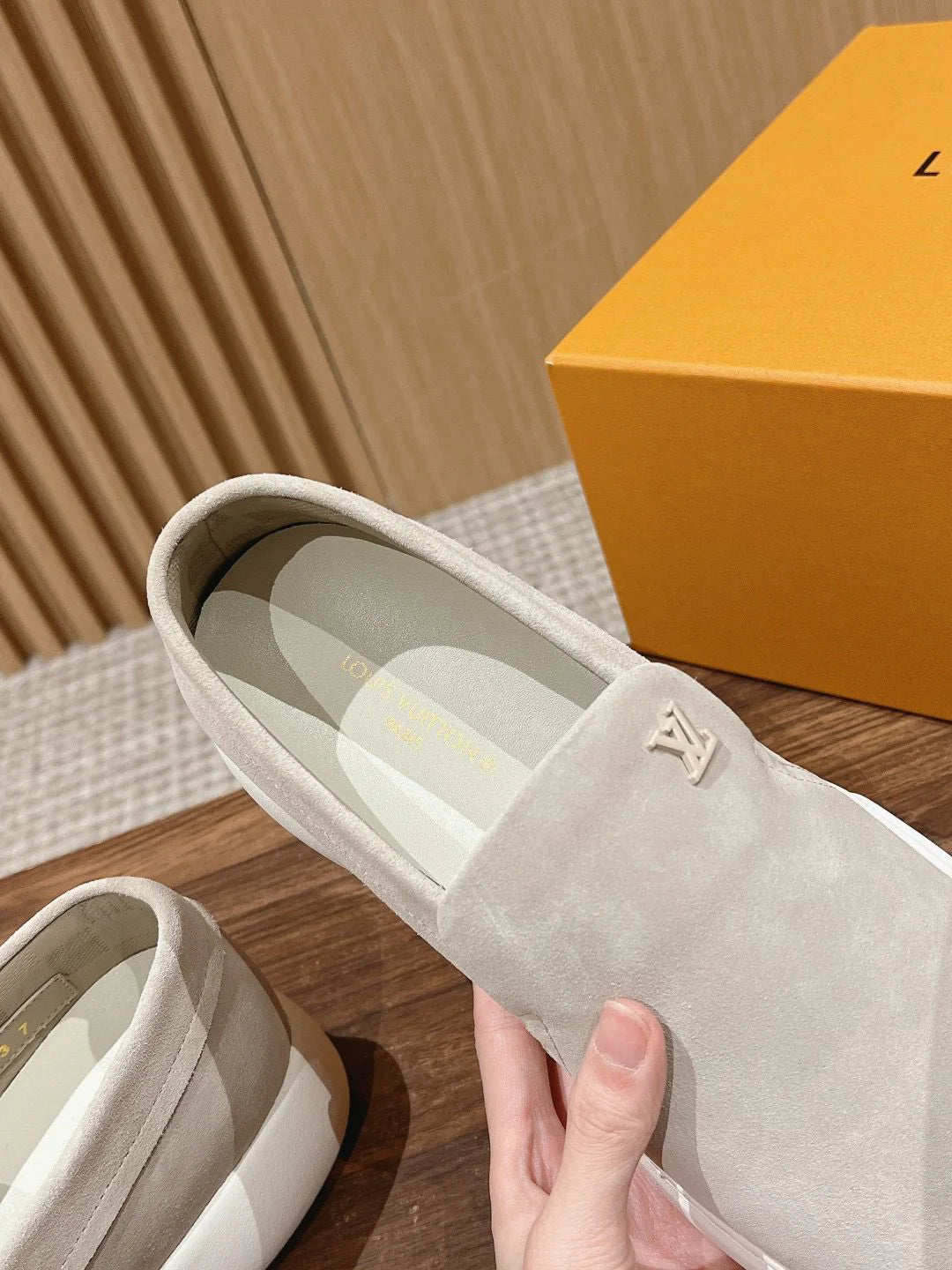 LV LOAFER