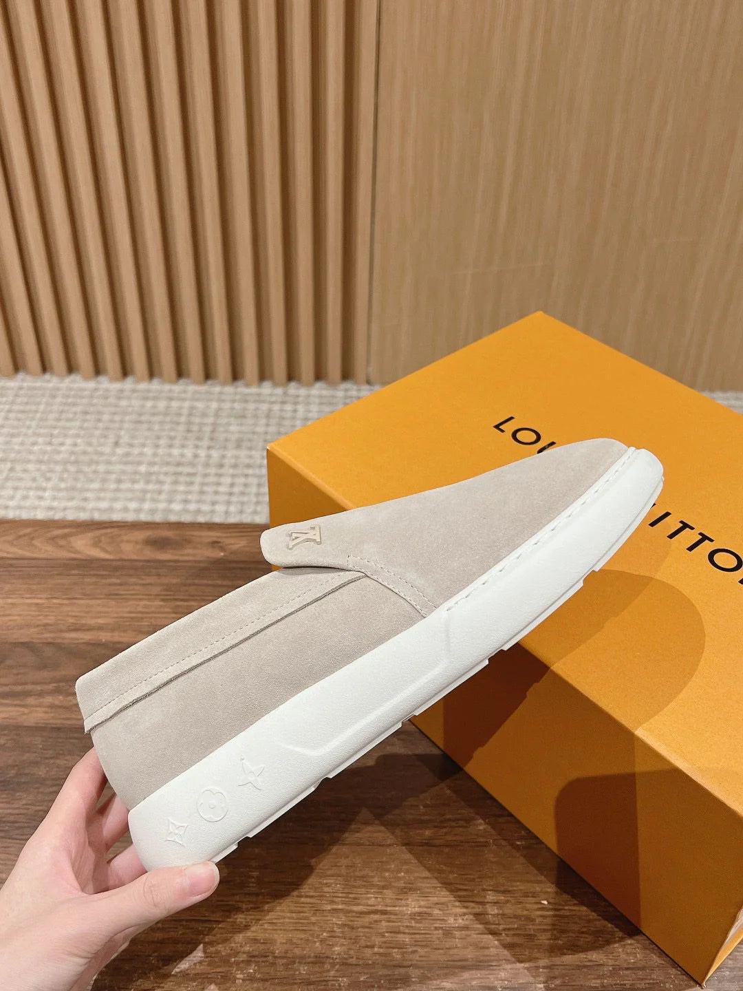 LV LOAFER