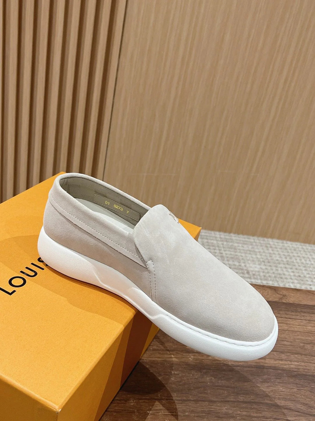 LV LOAFER