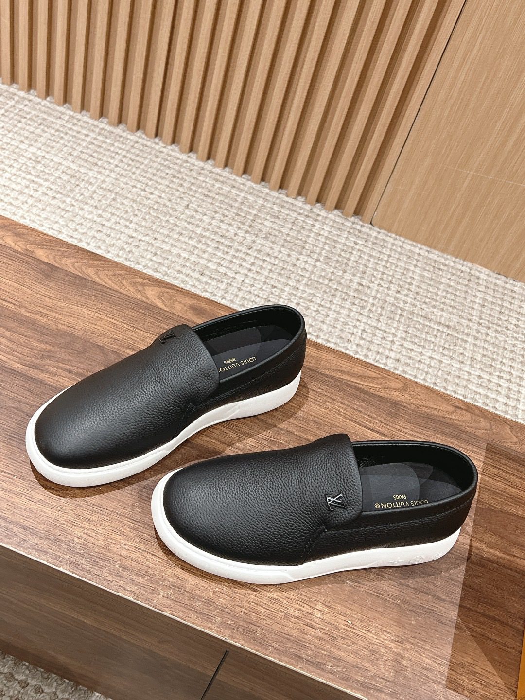 LV LOAFER
