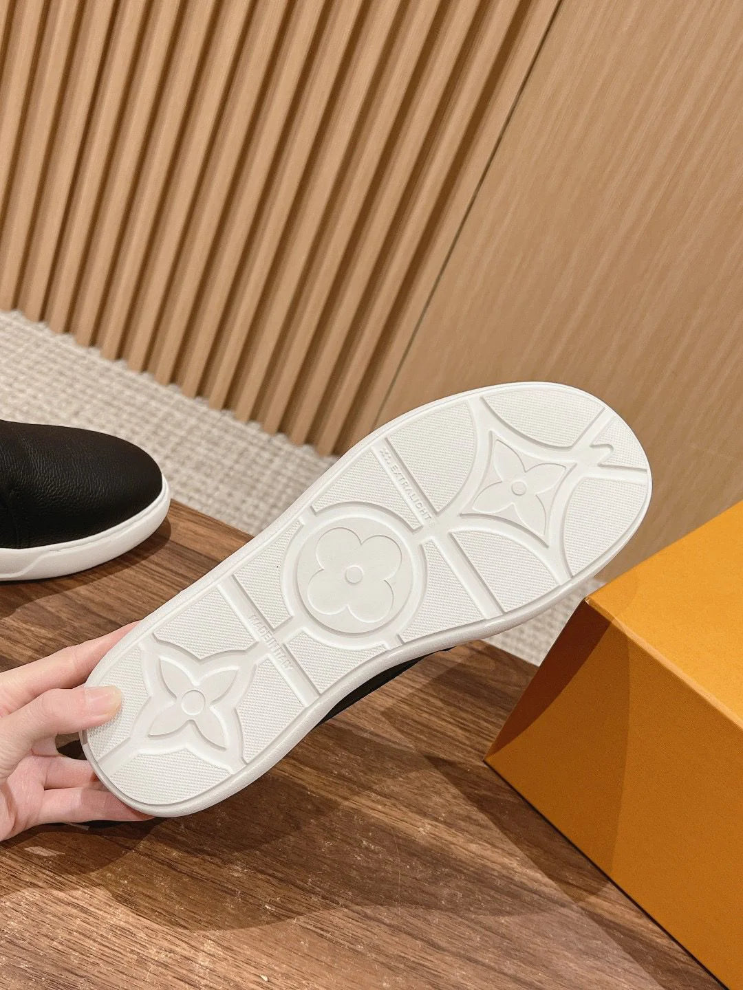LV LOAFER
