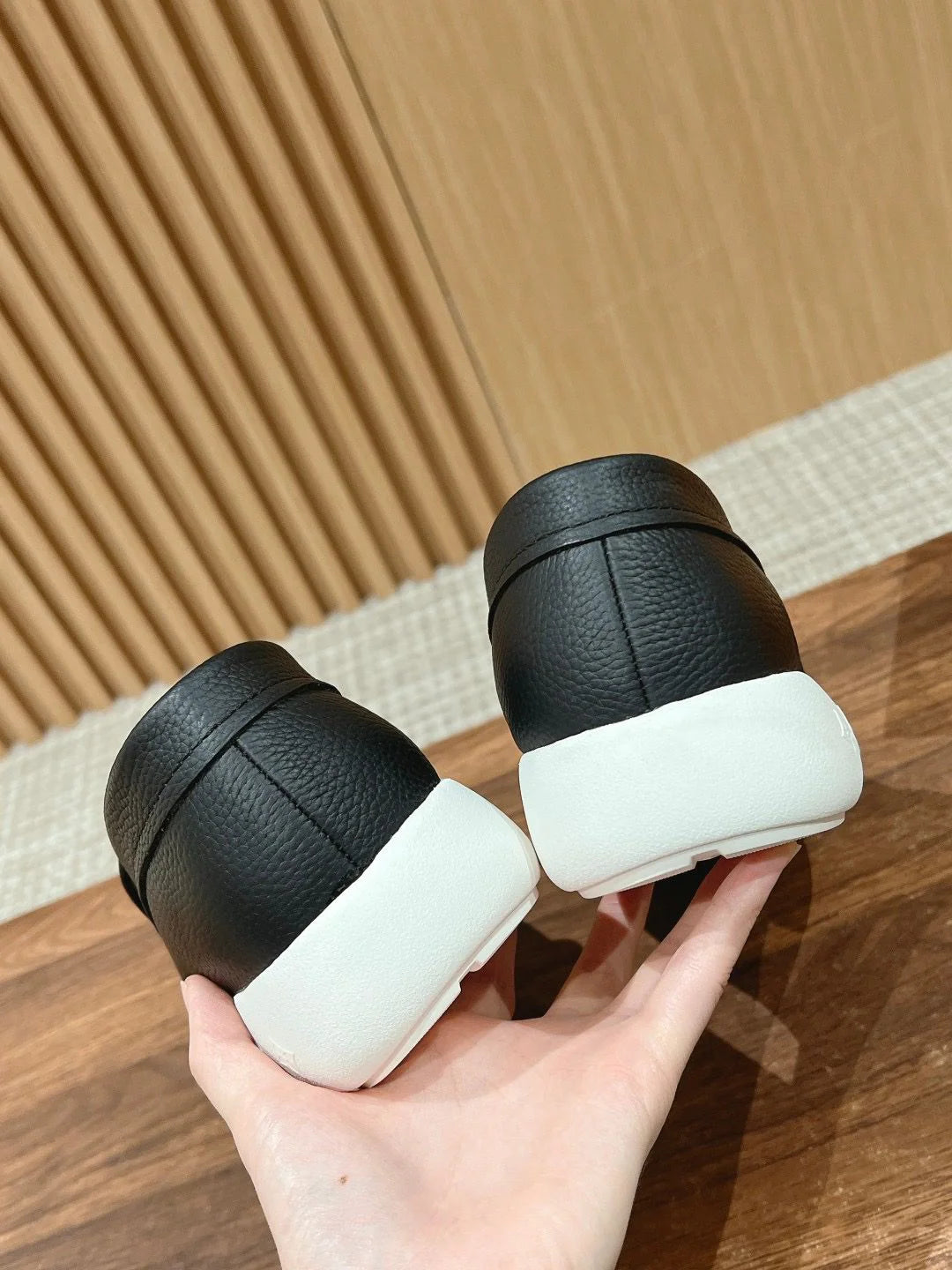 LV LOAFER