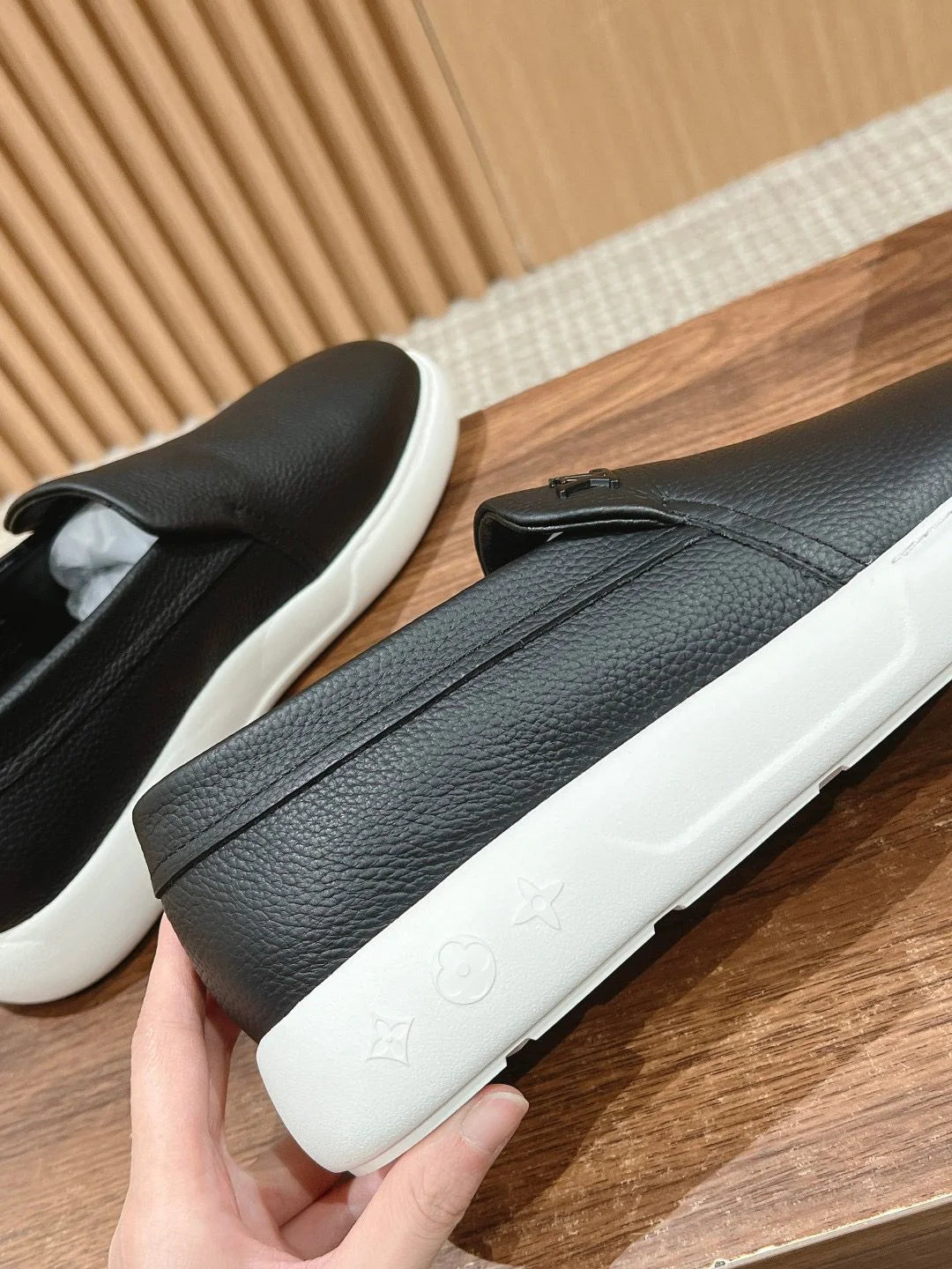 LV LOAFER