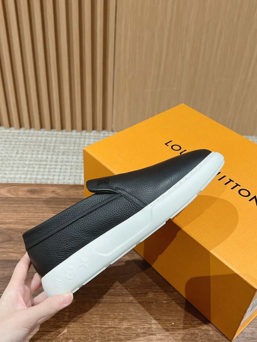 LV LOAFER