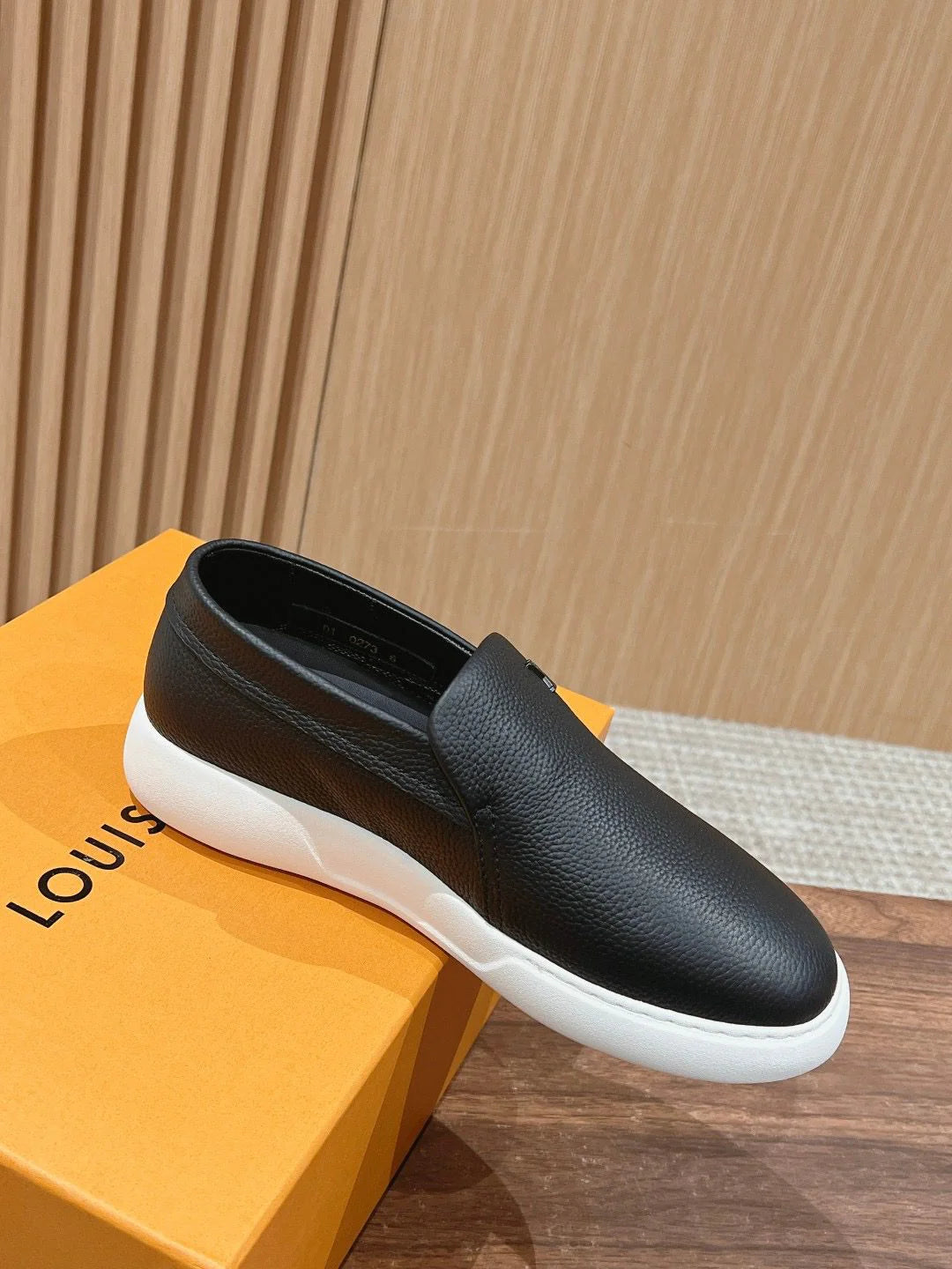 LV LOAFER