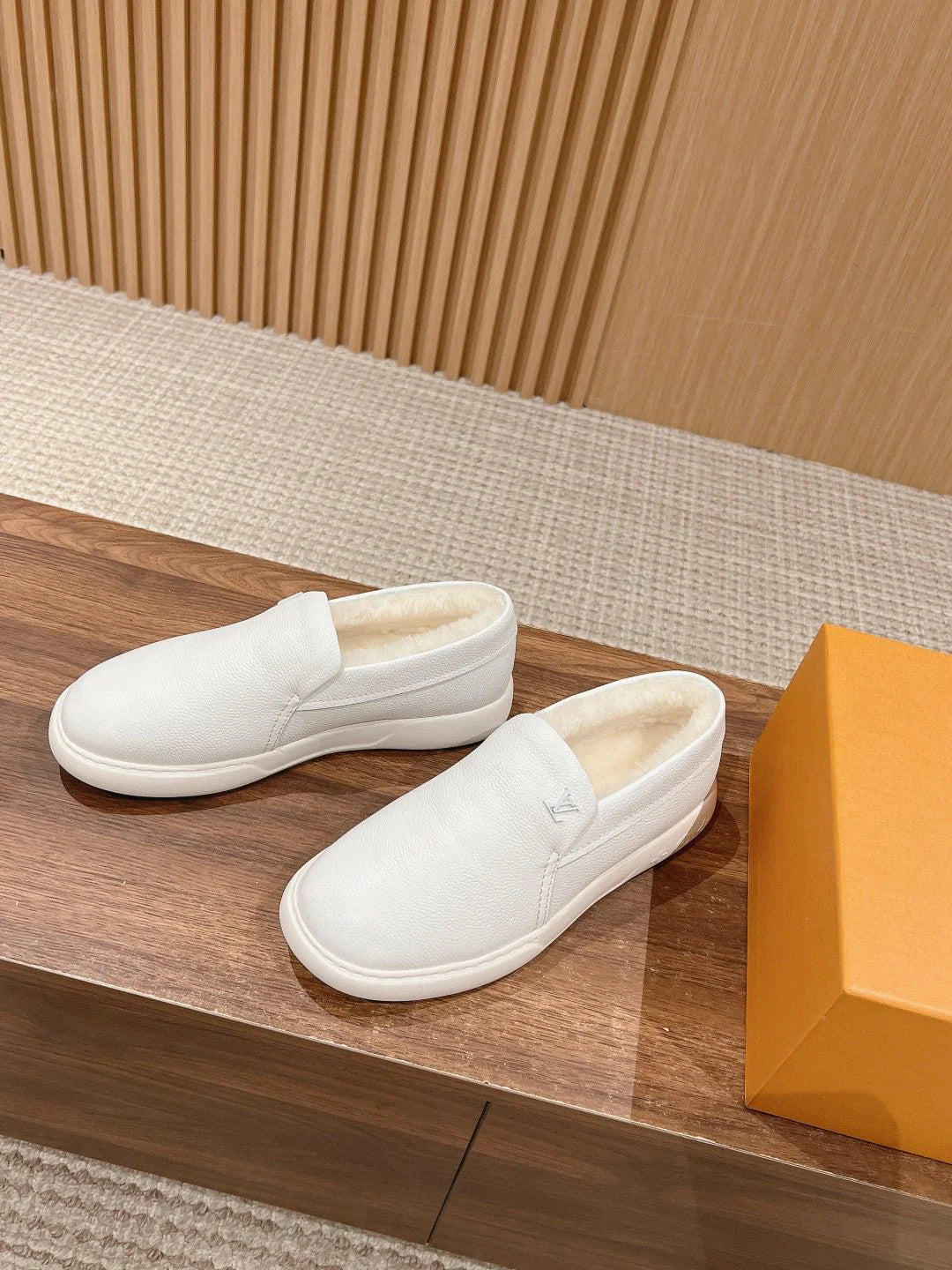 LV LOAFER
