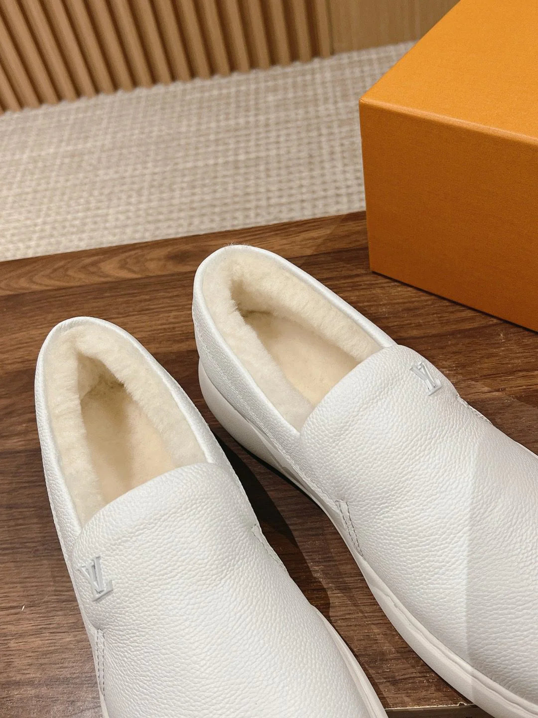 LV LOAFER