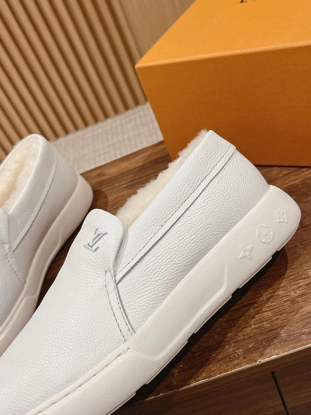 LV LOAFER