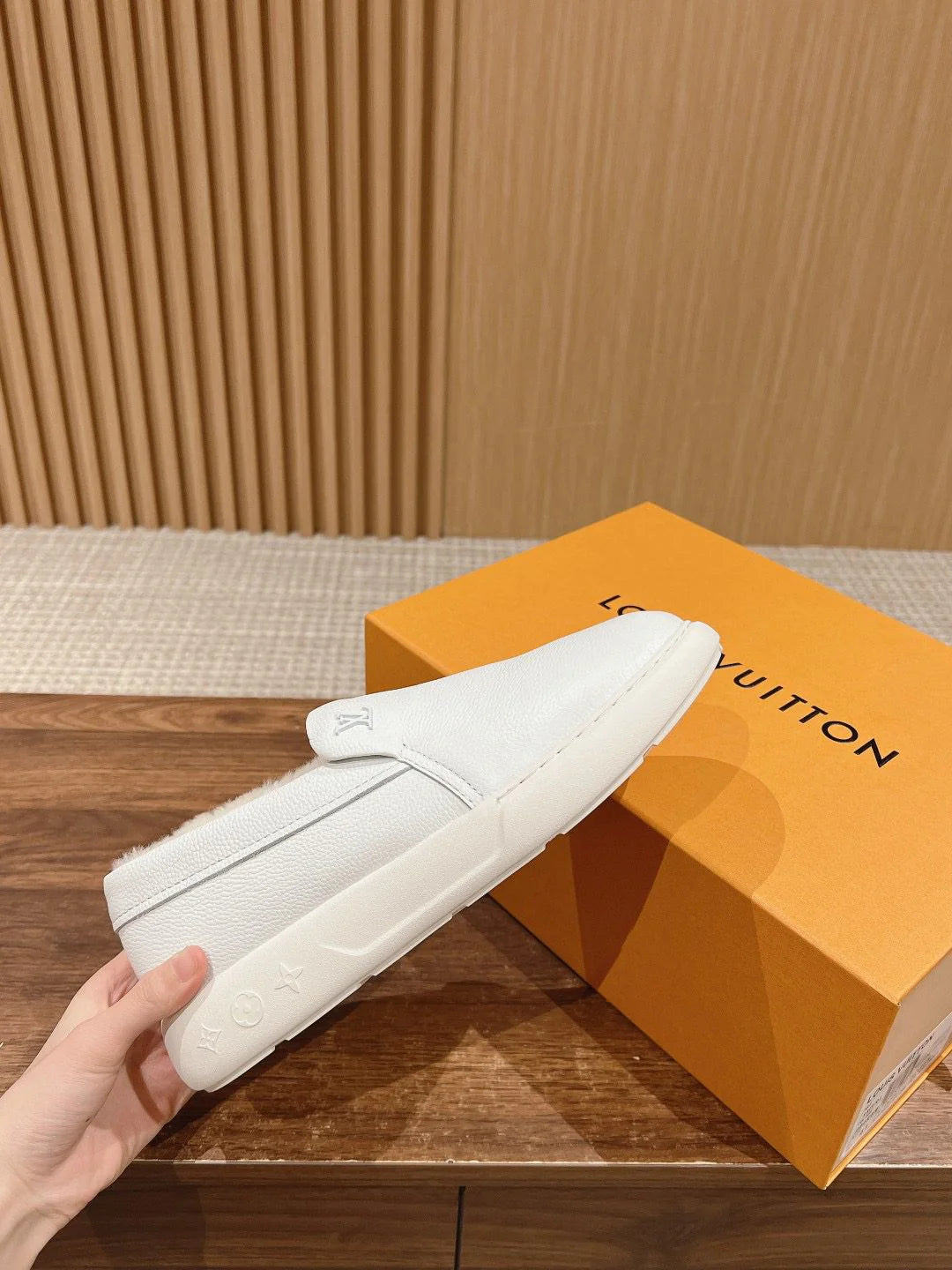 LV LOAFER