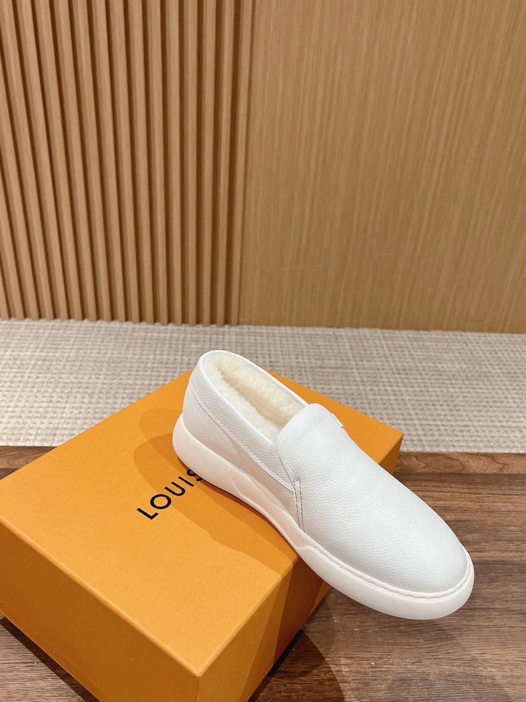 LV LOAFER