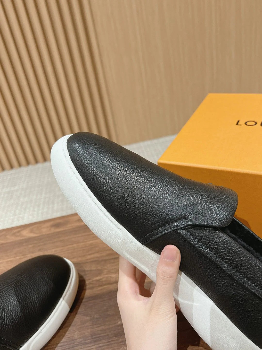 LV LOAFER
