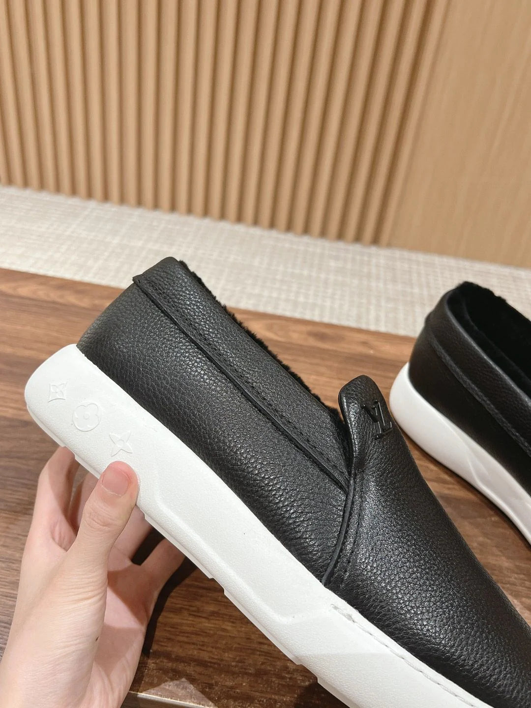 LV LOAFER