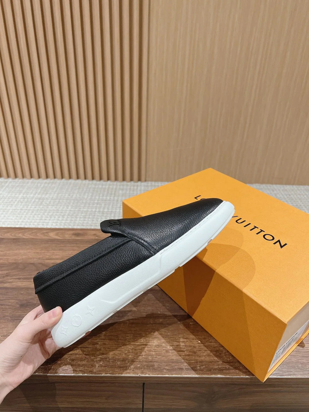 LV LOAFER