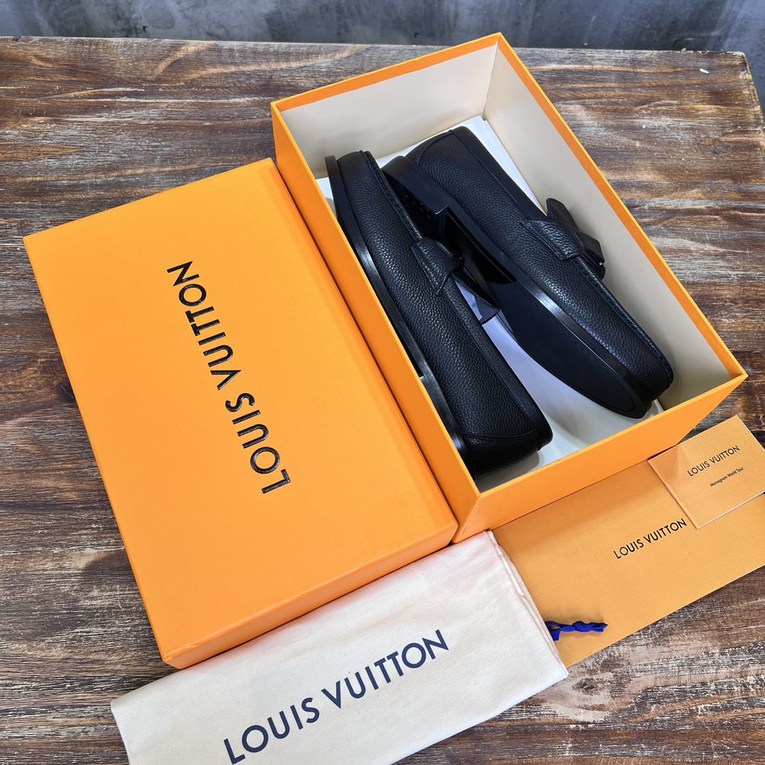 LV LOAFER